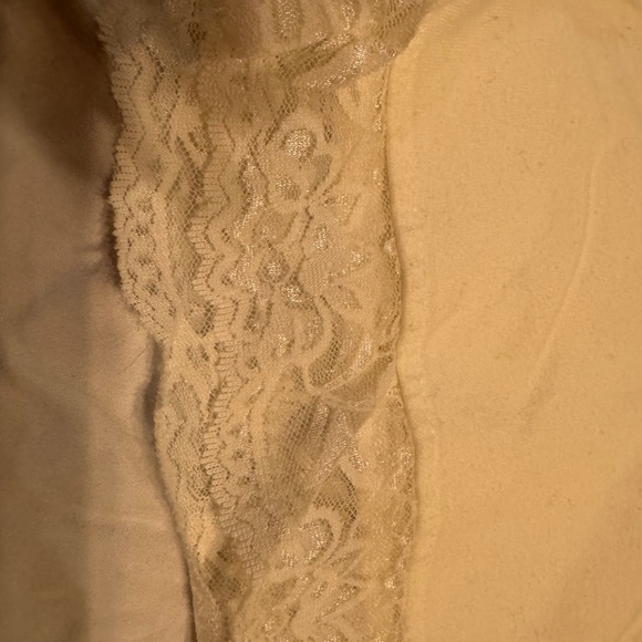 Ivory Capri Leggings w/ Lace Hem - Picture 11 of 11